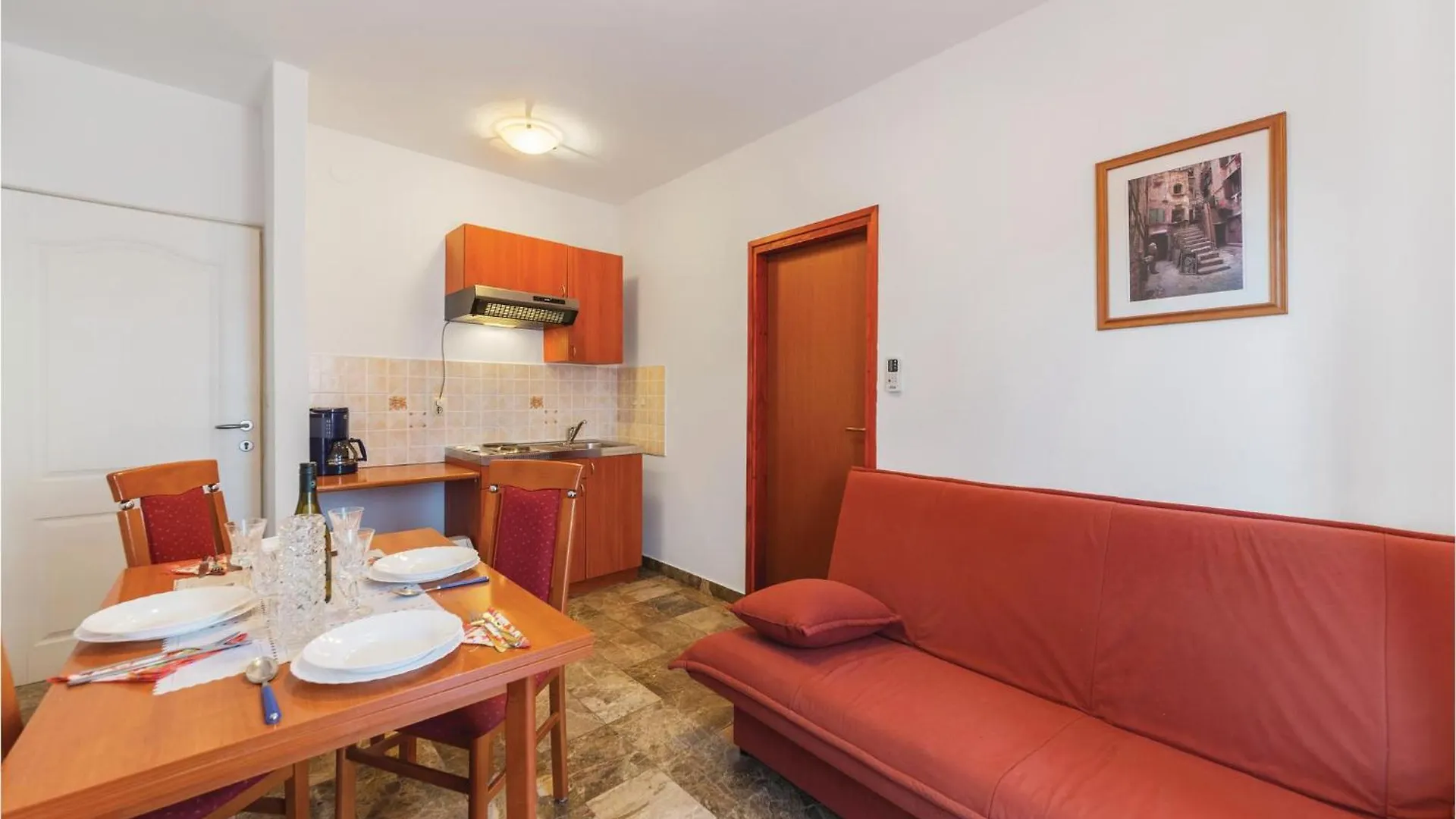 5 Bedroom Beautiful Apartment In Pula