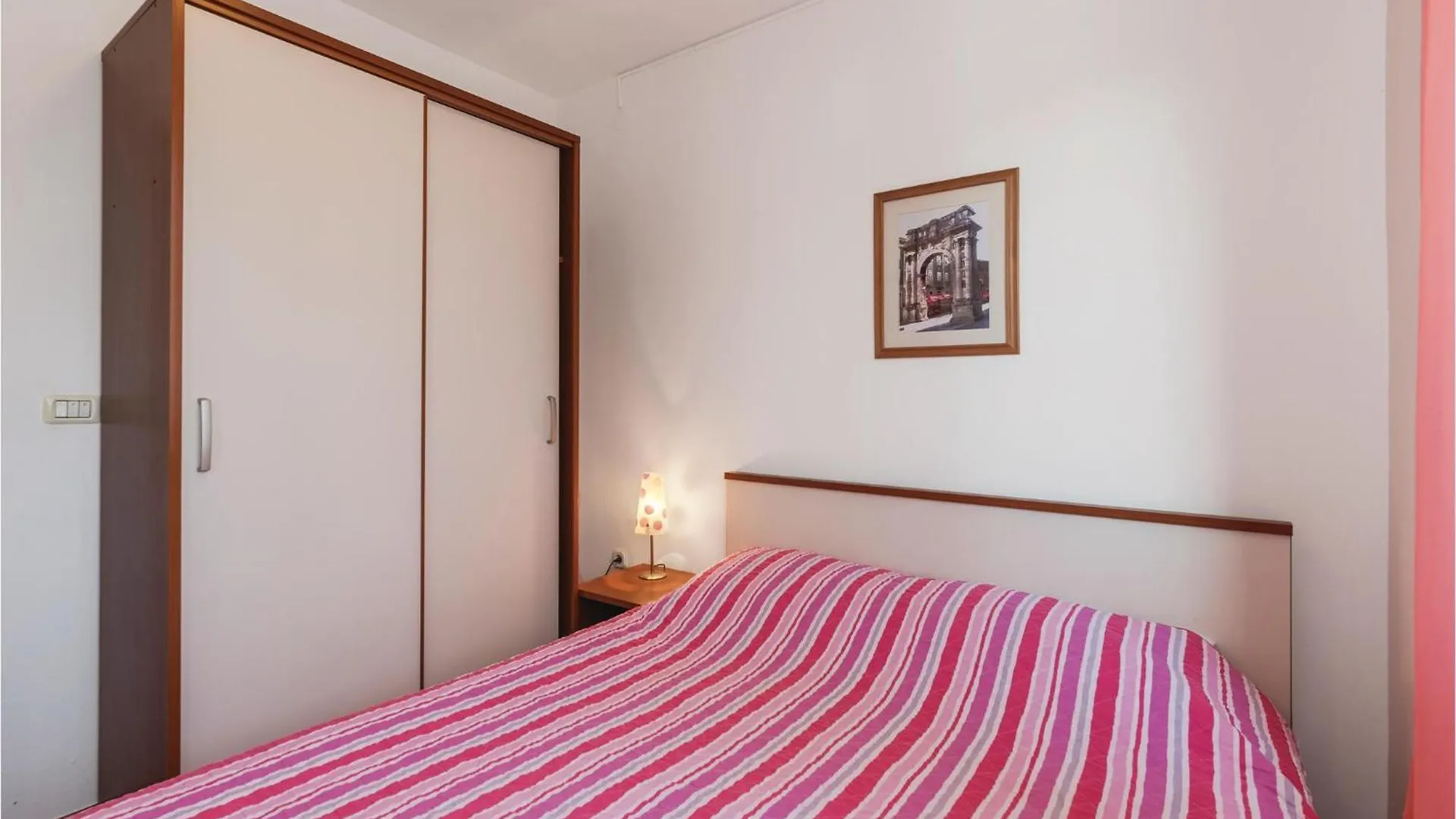 5 Bedroom Beautiful Apartment In Pula