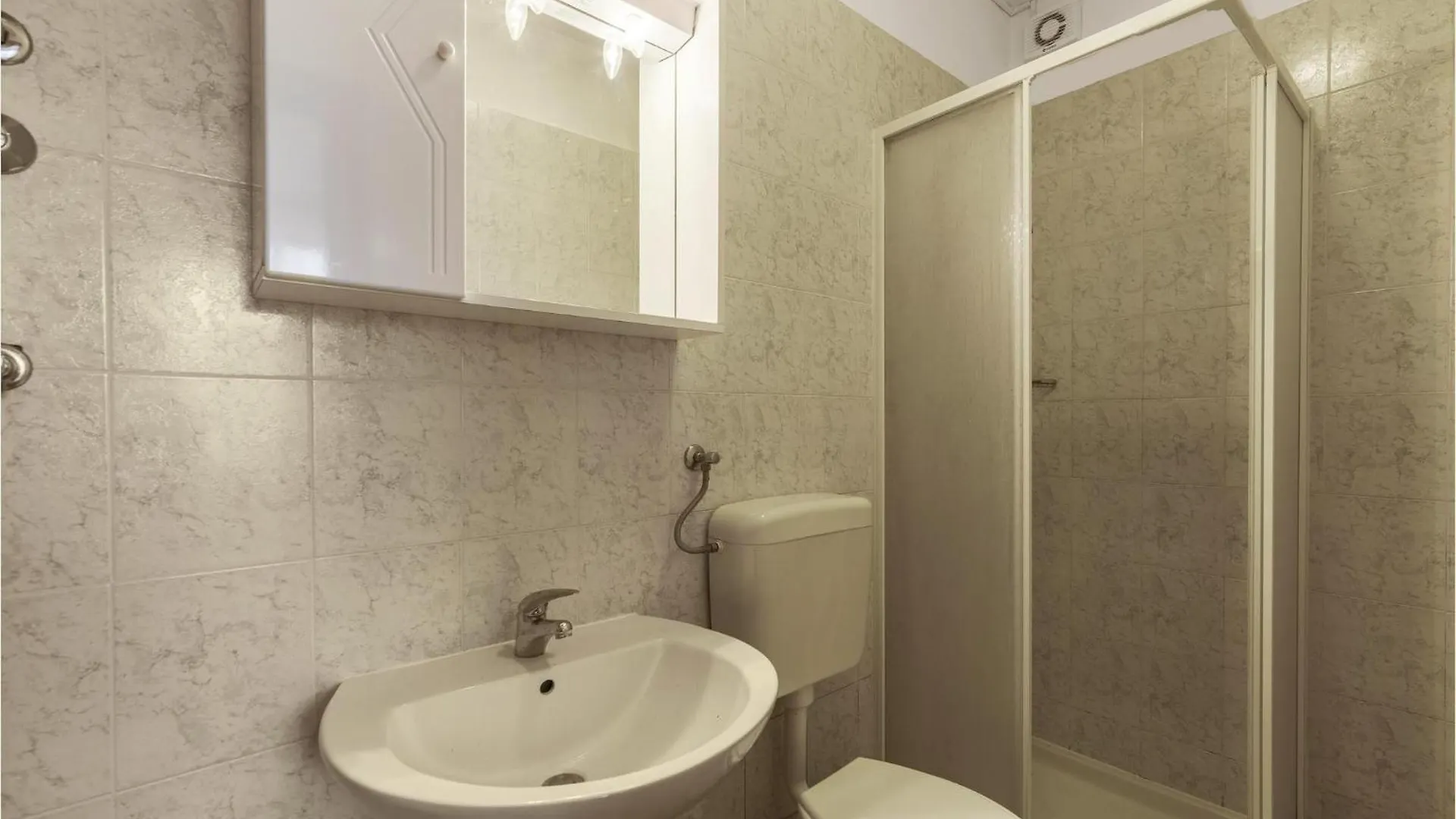 5 Bedroom Beautiful Apartment In Pula