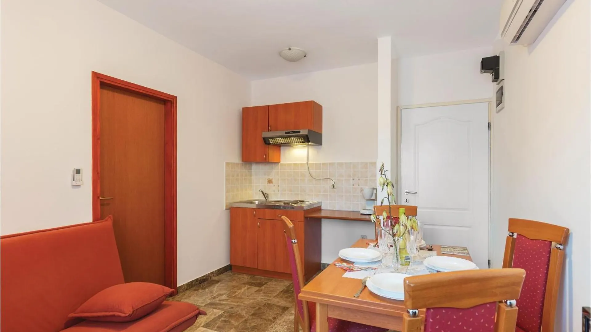 5 Bedroom Beautiful Apartment In Pula