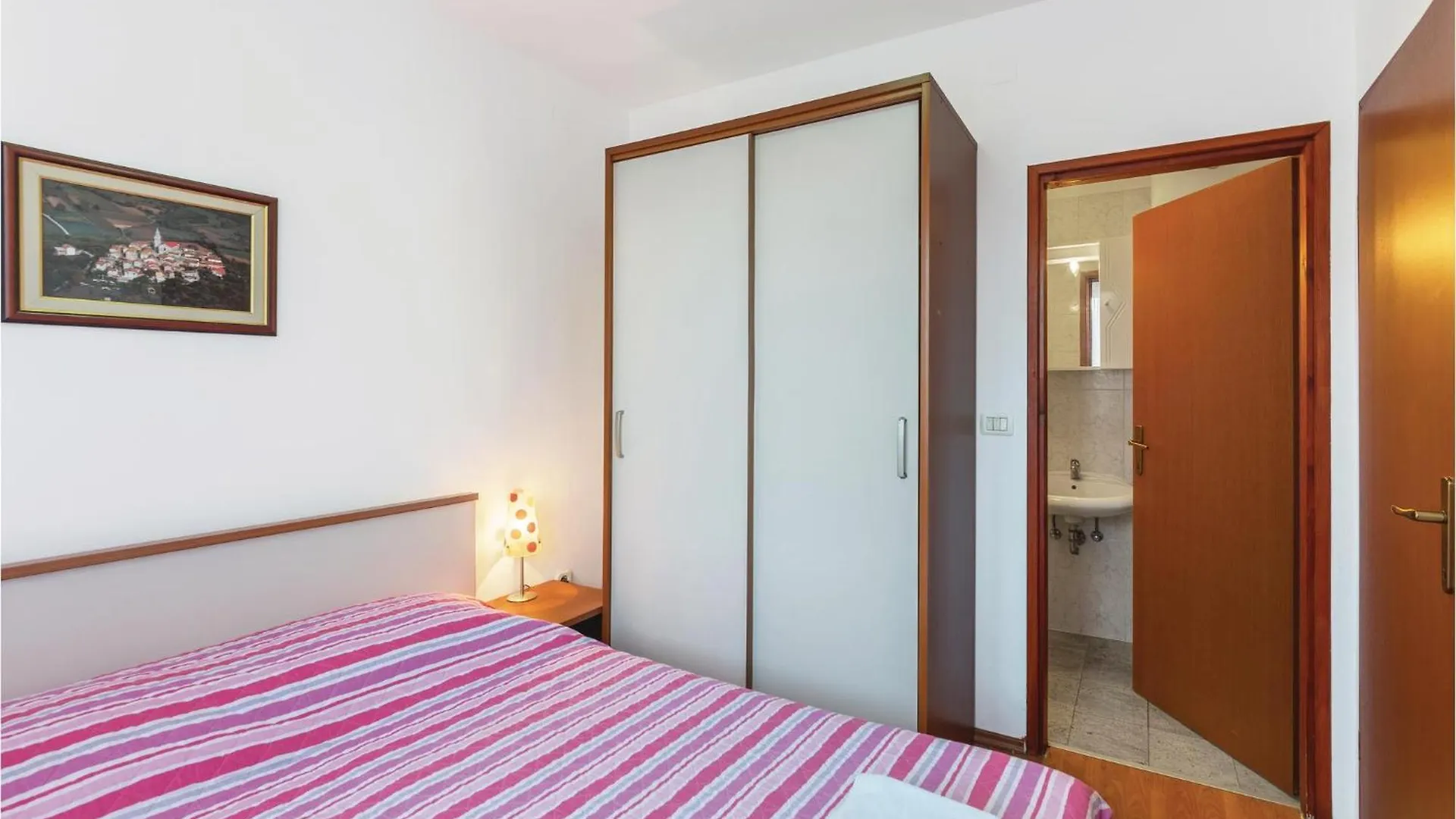 5 Bedroom Beautiful Apartment In Pula