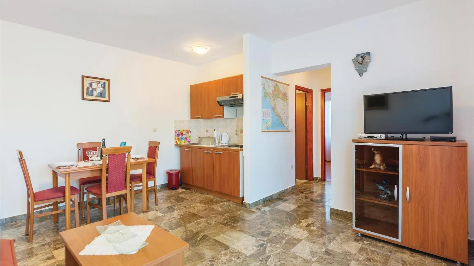 5 Bedroom Beautiful Apartment In Pula