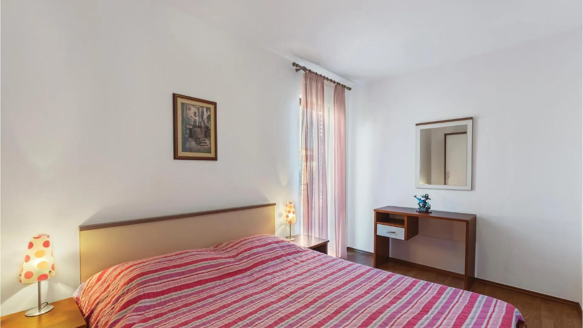 5 Bedroom Beautiful Apartment In Pula
