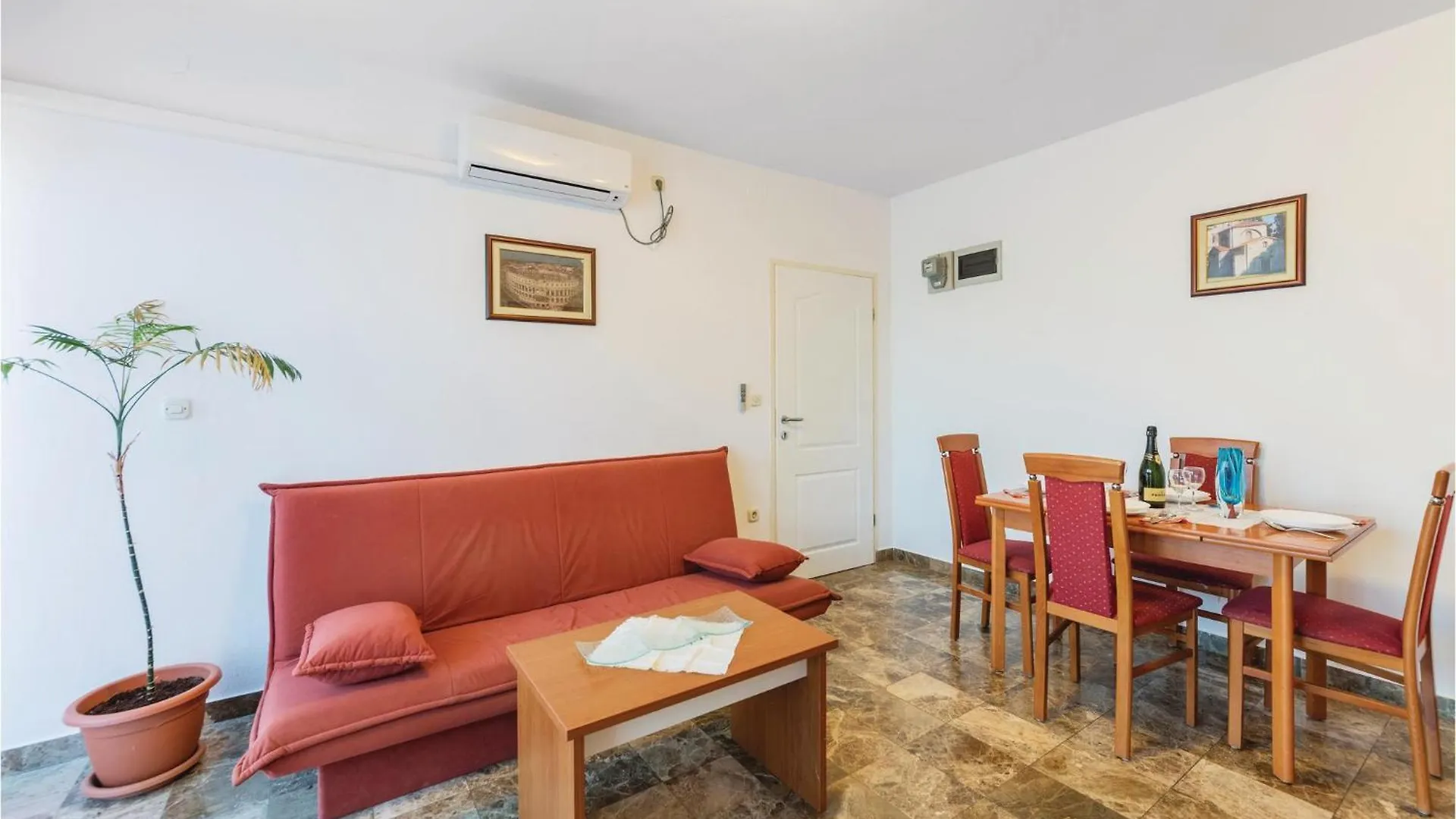5 Bedroom Beautiful Apartment In Pula